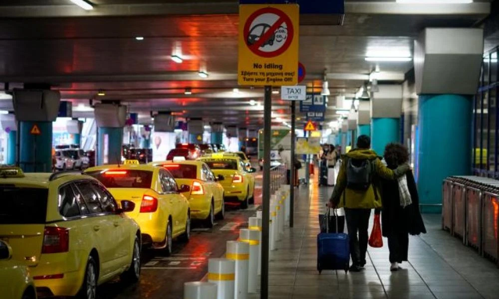 «Ελευθέριος Βενιζέλος»: Εξαρθρώθηκε τριμελής συμμορία που έκλεβε πορτοφόλια από επιβάτες